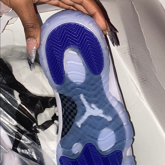Air Jordan 11 Retro - Picture 3 of 5